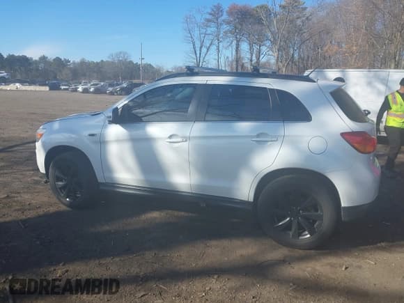 ✅ 2015 Mitsubishi Outlander GT • VIN: 4A4AR4AW2FE032859 • Lot: 41688091. Wystawiony na IAAI z przebiegiem 200 394 mil. Bezpłatny archiwum sprzedaży aukcyjnych z USA i szczegółowy raport historii pojazdu na DreamBid. Zdjęcie 14.