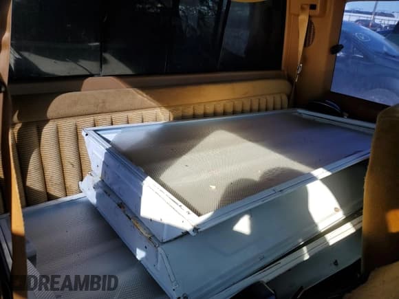 ✅ 1991 Chevrolet Silverado 1500 • VIN: 2GCEC19K1M1109861 • Lot: 48305045. Wystawiony na Copart z przebiegiem 120 581 mil. Bezpłatny archiwum sprzedaży aukcyjnych z USA i szczegółowy raport historii pojazdu na DreamBid. Zdjęcie 10.