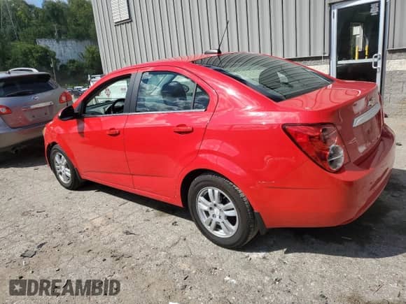 2015 Chevrolet Sonic LT z VIN 1G1JC5SG3F4139150, wystawiony jako Copart lot #67015864 z przebiegiem 39 057 mil mil oraz Szkoda całkowita • Salvage title. Historia ofert i sprzedaży dostępna na DreamBid. Obrazek 2.