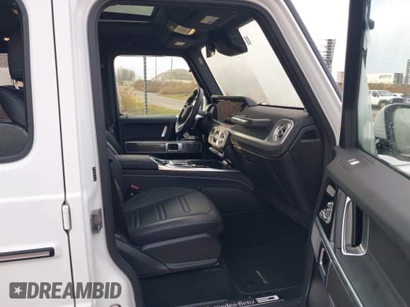 ✅ 2025 Mercedes-Benz G 550 • VIN: W1NWH1AB1SX047842 • Lot: 43751973. Listed on IAAI with 10,525 mi. Free auction sales archive from the USA and detailed vehicle history report at DreamBid. Image 5.