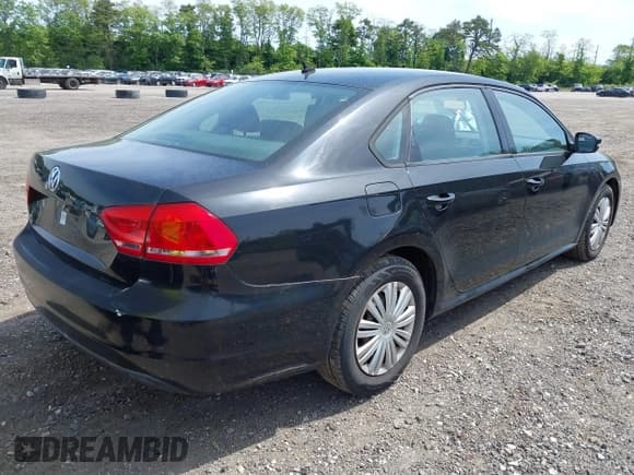 ✅ 2014 Volkswagen Passat S • VIN: 1VWAP7A3XEC008370 • Лот: 42316448. Опубликован ранее на IAAI с пробегом 93 309 миль. Бесплатный доступ к архиву аукционных продаж из США и подробный отчёт об истории автомобиля на DreamBid. Изображение 4.