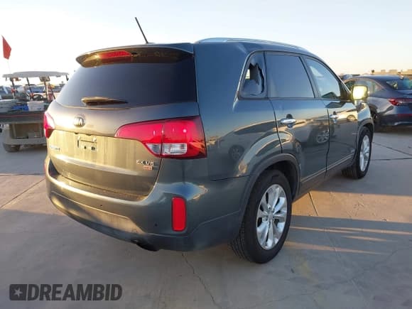 ✅ 2014 Kia Sorento EX • VIN: 5XYKUDA78EG544425 • Lot: 43697704. Listed on IAAI with 125,981 mi. Free auction sales archive from the USA and detailed vehicle history report at DreamBid. Image 4.