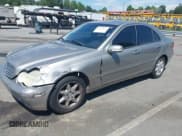 ✅ 2004 Mercedes-Benz C 240 • VIN: WDBRF61J74E017675 • Lot: 43070672. Wystawiony na IAAI z przebiegiem Nie podano. Bezpłatny archiwum sprzedaży aukcyjnych z USA i szczegółowy raport historii pojazdu na DreamBid. Zdjęcie 2.