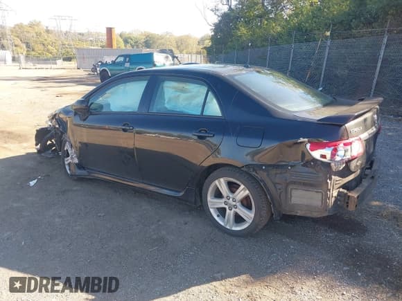 ✅ 2013 Toyota Corolla LE • VIN: 2T1BU4EEXDC050165 • Lot: 43494182. Listed on IAAI with 193,619 mi. Free auction sales archive from the USA and detailed vehicle history report at DreamBid. Image 3.