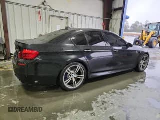 ✅ 2013 BMW M5 • VIN: WBSFV9C54DD095869 • Lot: 90039025. Wystawiony na Copart z przebiegiem 135 836 mil. Bezpłatny archiwum sprzedaży aukcyjnych z USA i szczegółowy raport historii pojazdu na DreamBid. Zdjęcie 3.