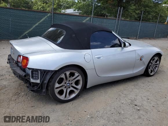 ✅ 2004 BMW Z4 3.0i • VIN: 4USBT53564LU06609 • Lot: 68750425. Wystawiony na Copart z przebiegiem 138 295 mil. Bezpłatny archiwum sprzedaży aukcyjnych z USA i szczegółowy raport historii pojazdu na DreamBid. Zdjęcie 3.