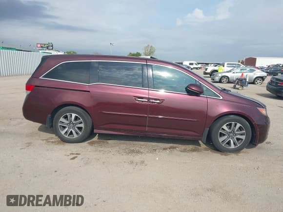 ✅ 2015 Honda Odyssey Touring Elite • VIN: 5FNRL5H90FB007684 • Lot: 43521492. Wystawiony na IAAI z przebiegiem 95 730 mil. Bezpłatny archiwum sprzedaży aukcyjnych z USA i szczegółowy raport historii pojazdu na DreamBid. Zdjęcie 13.