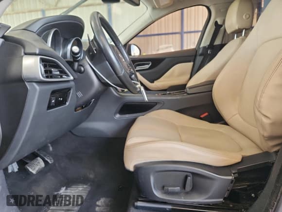 ✅ 2017 Jaguar F-Pace 35t • VIN: SADCS2BV0HA061659 • Lot: 65232305. Wystawiony na Copart z przebiegiem 127 197 mil. Bezpłatny archiwum sprzedaży aukcyjnych z USA i szczegółowy raport historii pojazdu na DreamBid. Zdjęcie 7.