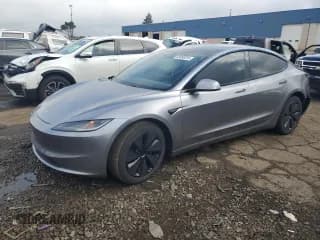 ✅ 2025 Tesla Model 3 Long Range • VIN: 5YJ3E1EB3SF972758 • Lot: 83992615. Wystawiony na Copart z przebiegiem 7 140 mil. Bezpłatny archiwum sprzedaży aukcyjnych z USA i szczegółowy raport historii pojazdu na DreamBid. Zdjęcie 1.