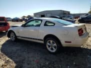 ✅ 2007 Ford Mustang Deluxe • VIN: 1ZVFT80N675295675 • Лот: 91176335. Опубликован ранее на Copart с пробегом 141 739 миль. Бесплатный доступ к архиву аукционных продаж из США и подробный отчёт об истории автомобиля на DreamBid. Изображение 2.