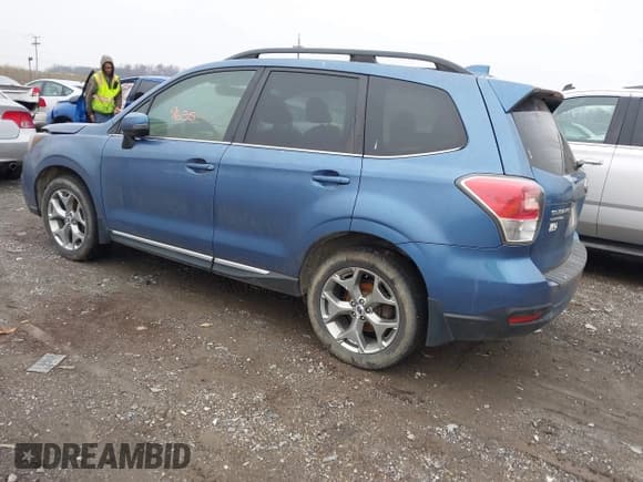 ✅ 2017 Subaru Forester Touring • VIN: JF2SJATCXHH466907 • Lot: 43769635. Wystawiony na IAAI z przebiegiem 223 162 mil. Bezpłatny archiwum sprzedaży aukcyjnych z USA i szczegółowy raport historii pojazdu na DreamBid. Zdjęcie 3.