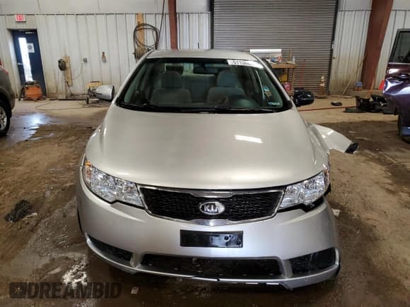✅ 2013 Kia Forte EX • VIN: KNAFU4A21D5731452 • Lot: 51136635. Wystawiony na Copart z przebiegiem 178 887 mil. Bezpłatny archiwum sprzedaży aukcyjnych z USA i szczegółowy raport historii pojazdu na DreamBid. Zdjęcie 5.