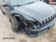 ✅ 2017 Jeep Cherokee Latitude • VIN: 1C4PJMCS7HW571395 • Lot: 42499112. Listed on IAAI with 117,585 mi. Free auction sales archive from the USA and detailed vehicle history report at DreamBid. Image 6.