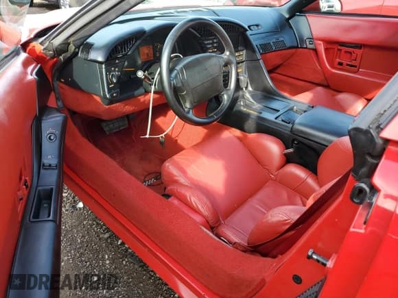 ✅ 1992 Chevrolet Corvette • VIN: 1G1YY23P6N5113048 • Lot: 81938935. Wystawiony na Copart z przebiegiem 63 589 mil. Bezpłatny archiwum sprzedaży aukcyjnych z USA i szczegółowy raport historii pojazdu na DreamBid. Zdjęcie 8.