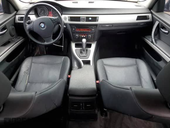 2011 BMW 3 Series z VIN WBAPG7G58BNN18042, wystawiony jako Copart lot #83788495 z przebiegiem 251 963 mil mil oraz Szkoda całkowita • Salvage title. Historia ofert i sprzedaży dostępna na DreamBid. Obrazek 8.