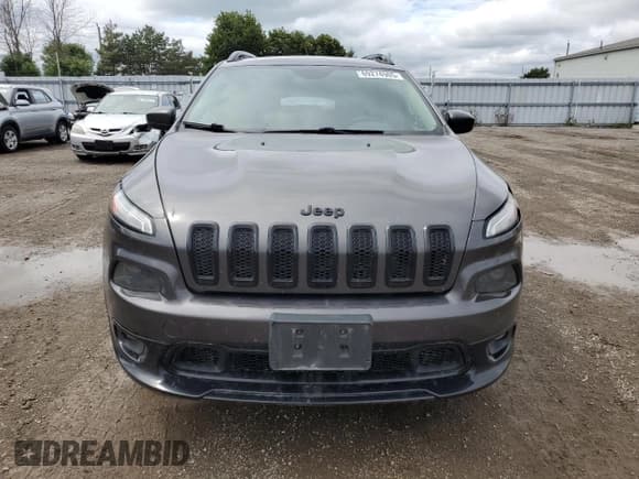 ✅ 2018 Jeep Cherokee Latitude • VIN: 1C4PJMCX1JD597374 • Лот: 69274905. Опубликован ранее на Copart с пробегом 195 812 миль. Бесплатный доступ к архиву аукционных продаж из США и подробный отчёт об истории автомобиля на DreamBid. Изображение 5.