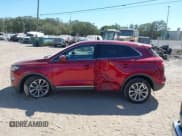 ✅ 2019 Lincoln MKC Select • VIN: 5LMCJ2C90KUL37482 • Lot: 43537490. Wystawiony na IAAI z przebiegiem 109 337 mil. Bezpłatny archiwum sprzedaży aukcyjnych z USA i szczegółowy raport historii pojazdu na DreamBid. Zdjęcie 14.