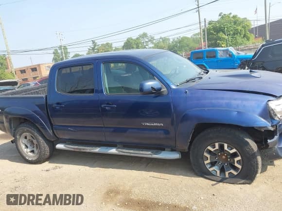 ✅ 2007 Toyota Tacoma PreRunner • VIN: 5TEJU62N17Z469077 • Lot: 42735934. Listed on IAAI with 243,197 mi. Free auction sales archive from the USA and detailed vehicle history report at DreamBid. Image 13.