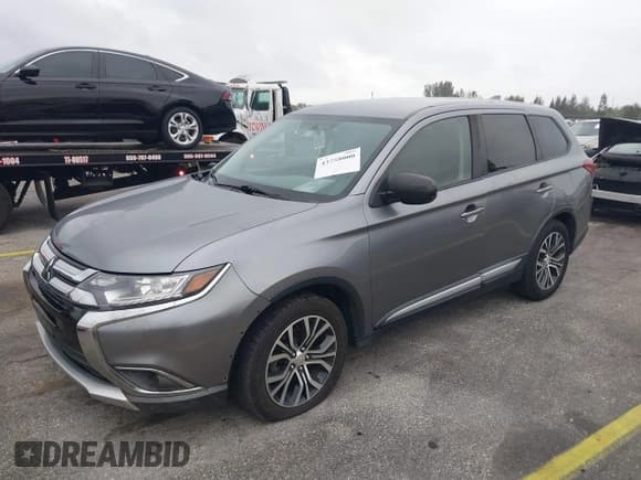 ✅ 2018 Mitsubishi Outlander ES • VIN: JA4AD2A33JJ001937 • Lot: 43758000. Listed on IAAI with 171,695 mi. Free auction sales archive from the USA and detailed vehicle history report at DreamBid. Image 20.