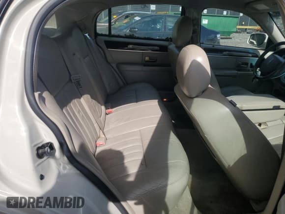 ✅ 2007 Lincoln Town Car Signature • VIN: 1LNHM81V87Y618464 • Lot: 84769035. Wystawiony na Copart z przebiegiem 197 057 mil. Bezpłatny archiwum sprzedaży aukcyjnych z USA i szczegółowy raport historii pojazdu na DreamBid. Zdjęcie 10.