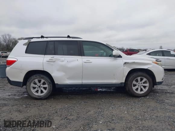 ✅ 2013 Toyota Highlander • VIN: 5TDZA3EH2DS035257 • Lot: 41606436. Listed on IAAI with 208,721 mi. Free auction sales archive from the USA and detailed vehicle history report at DreamBid. Image 13.