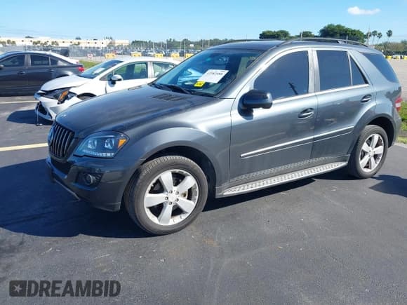 ✅ 2010 Mercedes-Benz M 350 • VIN: 4JGBB8GB3AA622916 • Lot: 43582088. Wystawiony na IAAI z przebiegiem 165 310 mil. Bezpłatny archiwum sprzedaży aukcyjnych z USA i szczegółowy raport historii pojazdu na DreamBid. Zdjęcie 2.