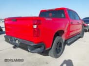 ✅ 2023 Chevrolet Silverado 1500 Custom Trail Boss • VIN: 3GCPDCEK5PG122180 • Lot: 41702357. Wystawiony na IAAI z przebiegiem 40 957 mil. Bezpłatny archiwum sprzedaży aukcyjnych z USA i szczegółowy raport historii pojazdu na DreamBid. Zdjęcie 4.