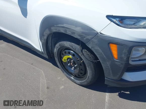 ✅ 2018 Hyundai Kona SEL • VIN: KM8K62AA5JU073459 • Лот: 43352612. Опубликован ранее на IAAI с пробегом 77 655 миль. Бесплатный доступ к архиву аукционных продаж из США и подробный отчёт об истории автомобиля на DreamBid. Изображение 17.