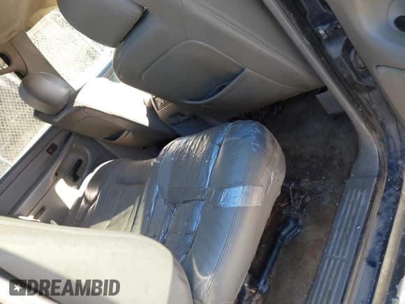 ✅ 2005 Chevrolet Silverado 2500HD LS • VIN: 1GCHK23U65F800202 • Lot: 41501212. Wystawiony na IAAI z przebiegiem 247 454 mil. Bezpłatny archiwum sprzedaży aukcyjnych z USA i szczegółowy raport historii pojazdu na DreamBid. Zdjęcie 8.