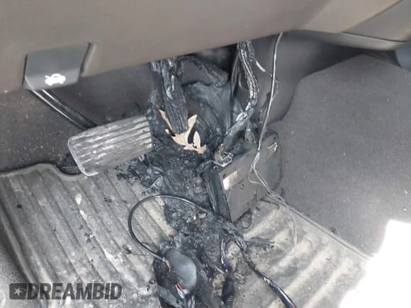 ✅ 2019 Chevrolet Silverado 1500 LT • VIN: 1GCPYDEKXKZ394243 • Lot: 41821628. Wystawiony na IAAI z przebiegiem Nie podano. Bezpłatny archiwum sprzedaży aukcyjnych z USA i szczegółowy raport historii pojazdu na DreamBid. Zdjęcie 12.