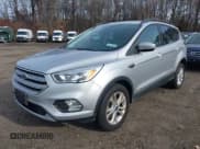 ✅ 2018 Ford Escape SE • VIN: 1FMCU9GD8JUB93096 • Lot: 43889141. Wystawiony na IAAI z przebiegiem 52 535 mil. Bezpłatny archiwum sprzedaży aukcyjnych z USA i szczegółowy raport historii pojazdu na DreamBid. Zdjęcie 2.