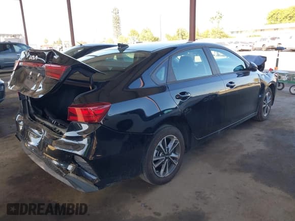 ✅ 2024 Kia Forte LXS • VIN: 3KPF24ADXRE791994 • Lot: 43628395. Wystawiony na IAAI z przebiegiem 25 935 mil. Bezpłatny archiwum sprzedaży aukcyjnych z USA i szczegółowy raport historii pojazdu na DreamBid. Zdjęcie 4.