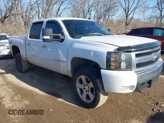 ✅ 2007 Chevrolet Silverado 1500 1LT • VIN: 2GCEK13M371644904 • Lot: 41445254. Listed on IAAI with 294,391 mi. Free auction sales archive from the USA and detailed vehicle history report at DreamBid. Image 1.