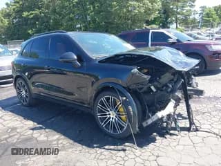 ✅ 2016 Porsche Cayenne Turbo • VIN: WP1AC2A23GLA86659 • Lot: 42915662. Wystawiony na IAAI z przebiegiem 153 806 mil. Bezpłatny archiwum sprzedaży aukcyjnych z USA i szczegółowy raport historii pojazdu na DreamBid. Zdjęcie 1.