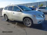 ✅ 2015 Nissan Pathfinder SV • VIN: 5N1AR2MNXFC600250 • Lot: 40904440. Wystawiony na IAAI z przebiegiem 197 225 mil. Bezpłatny archiwum sprzedaży aukcyjnych z USA i szczegółowy raport historii pojazdu na DreamBid. Zdjęcie 1.