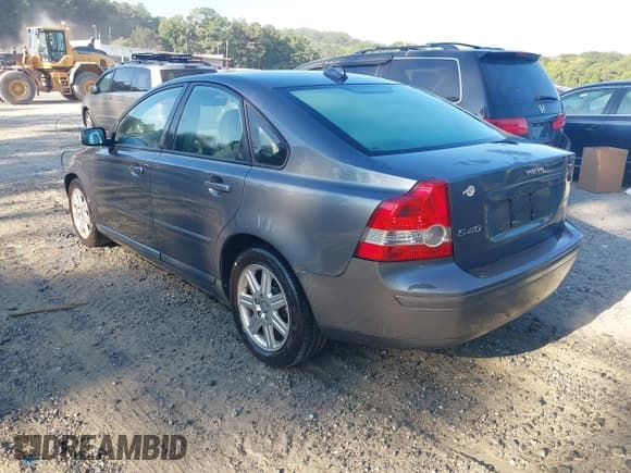 ✅ 2007 Volvo S40 2.4L • VIN: YV1MS382272306323 • Lot: 43110116. Wystawiony na IAAI z przebiegiem 156 009 mil. Bezpłatny archiwum sprzedaży aukcyjnych z USA i szczegółowy raport historii pojazdu na DreamBid. Zdjęcie 3.