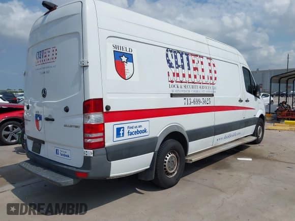 ✅ 2015 Mercedes-Benz Sprinter Cargo EXT • VIN: WD3PE8DC4F5991258 • Lot: 42289280. Wystawiony na IAAI z przebiegiem 168 989 mil. Bezpłatny archiwum sprzedaży aukcyjnych z USA i szczegółowy raport historii pojazdu na DreamBid. Zdjęcie 4.