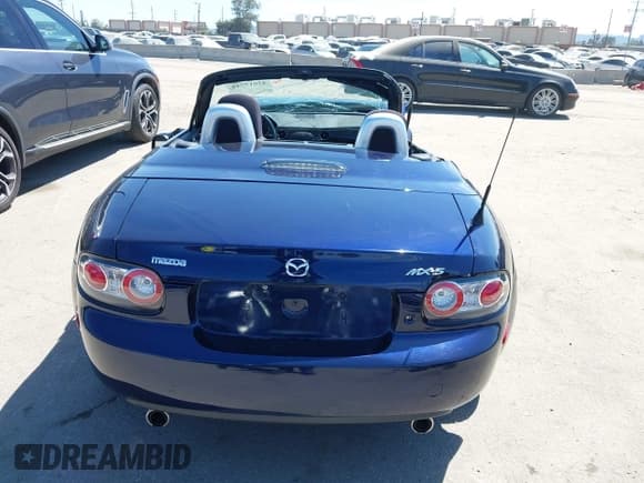 ✅ 2008 Mazda MX-5 Miata Grand Touring • VIN: JM1NC26F780156830 • Lot: 42017749. Wystawiony na IAAI z przebiegiem 80 279 mil. Bezpłatny archiwum sprzedaży aukcyjnych z USA i szczegółowy raport historii pojazdu na DreamBid. Zdjęcie 15.