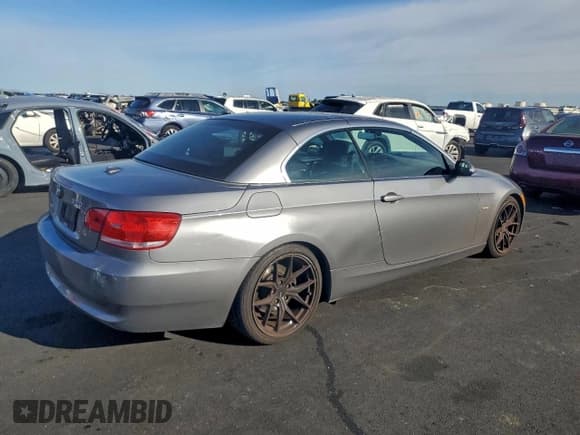 ✅ 2007 BMW 3 Series 328i • VIN: WBAWR33517PX78492 • Lot: 95341985. Wystawiony na Copart z przebiegiem 186 662 mil. Bezpłatny archiwum sprzedaży aukcyjnych z USA i szczegółowy raport historii pojazdu na DreamBid. Zdjęcie 3.