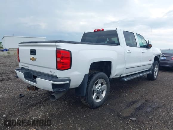 ✅ 2017 Chevrolet Silverado 2500HD LT • VIN: 1GC1KVEY1HF242802 • Lot: 42544932. Listed on IAAI with 119,196 mi. Free auction sales archive from the USA and detailed vehicle history report at DreamBid. Image 4.