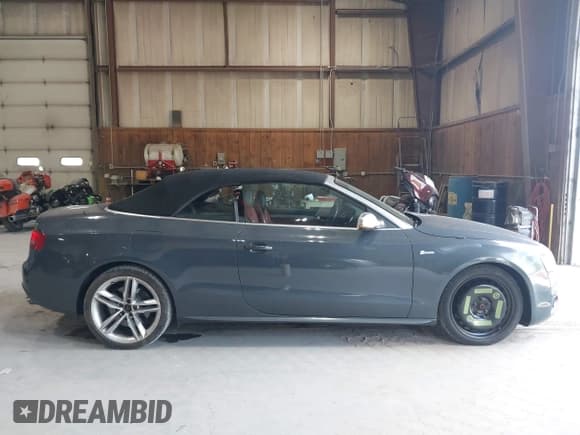 ✅ 2011 Audi S5 Premium Plus • VIN: WAUCGAFH2BN019549 • Lot: 42861089. Listed on IAAI with 121,140 mi. Free auction sales archive from the USA and detailed vehicle history report at DreamBid. Image 13.