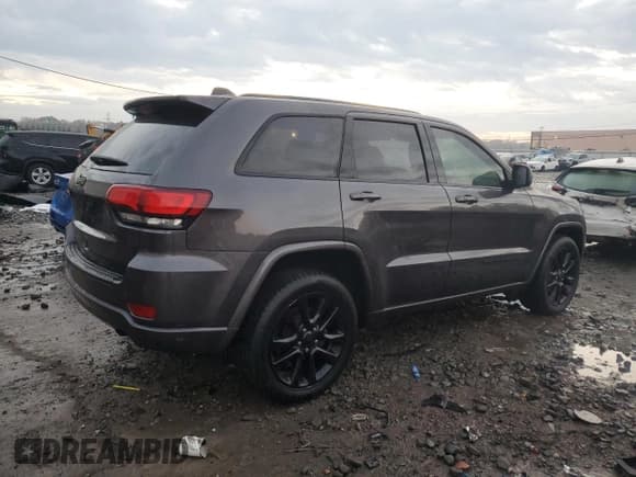 ✅ 2017 Jeep Grand Cherokee Laredo • VIN: 1C4RJFAG1HC964202 • Lot: 89559925. Wystawiony na Copart z przebiegiem 58 978 mil. Bezpłatny archiwum sprzedaży aukcyjnych z USA i szczegółowy raport historii pojazdu na DreamBid. Zdjęcie 3.