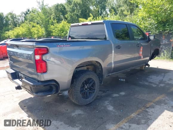 ✅ 2021 Chevrolet Silverado 1500 Custom Trail Boss • VIN: 1GCPYCEFXMZ215375 • Lot: 42532242. Wystawiony na IAAI z przebiegiem 190 632 mil. Bezpłatny archiwum sprzedaży aukcyjnych z USA i szczegółowy raport historii pojazdu na DreamBid. Zdjęcie 4.