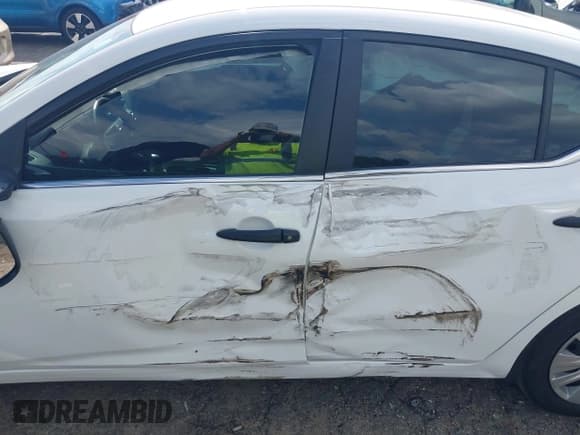 ✅ 2024 Nissan Sentra S • VIN: 3N1AB8BV3RY207834 • Lot: 42741004. Wystawiony na IAAI z przebiegiem 12 348 mil. Bezpłatny archiwum sprzedaży aukcyjnych z USA i szczegółowy raport historii pojazdu na DreamBid. Zdjęcie 6.