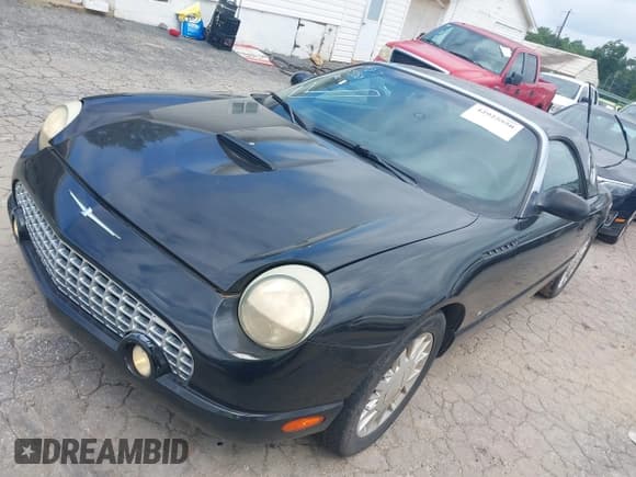 ✅ 2003 Ford Thunderbird Deluxe • VIN: 1FAHP60A43Y111799 • Лот: 42925550. Опубликован ранее на IAAI с пробегом 130 864 миль. Бесплатный доступ к архиву аукционных продаж из США и подробный отчёт об истории автомобиля на DreamBid. Изображение 2.