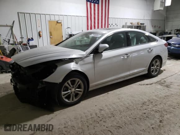 ✅ 2018 Hyundai Sonata Limited • VIN: 5NPE34AF6JH654920 • Lot: 71450082. Listed on Copart with 52,579 mi. Free auction sales archive from the USA and detailed vehicle history report at DreamBid. Image 1.