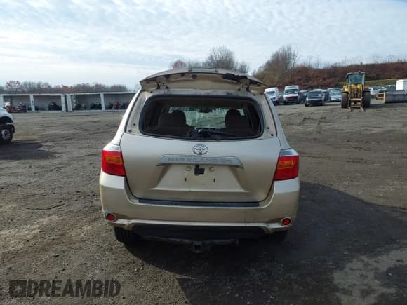✅ 2010 Toyota Highlander • VIN: JTEZK3EH0A2106063 • Lot: 43753928. Listed on IAAI with 207,504 mi. Free auction sales archive from the USA and detailed vehicle history report at DreamBid. Image 16.
