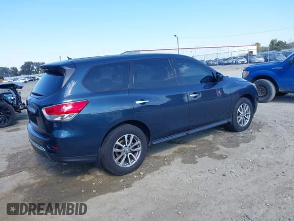 ✅ 2015 Nissan Pathfinder S • VIN: 5N1AR2MN3FC617553 • Lot: 43485533. Wystawiony na IAAI z przebiegiem 183 941 mil. Bezpłatny archiwum sprzedaży aukcyjnych z USA i szczegółowy raport historii pojazdu na DreamBid. Zdjęcie 4.