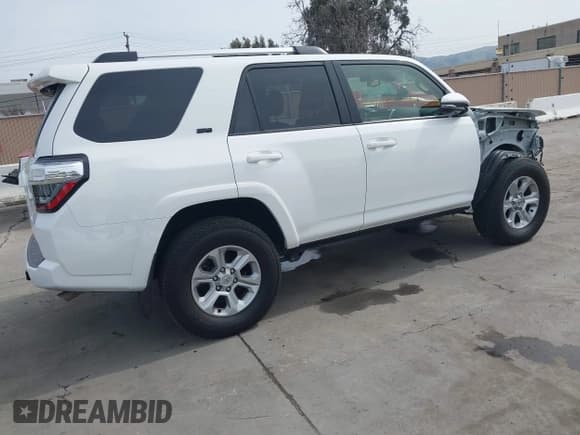 ✅ 2022 Toyota 4Runner SR5 Premium • VIN: JTEFU5JR2N5263847 • Lot: 41821922. Listed on IAAI with 51,277 mi. Free auction sales archive from the USA and detailed vehicle history report at DreamBid. Image 4.