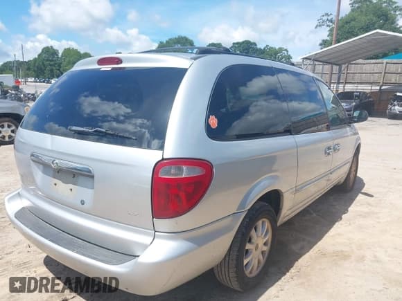✅ 2003 Chrysler Town & Country LXi • VIN: 2C4GP54L33R274878 • Lot: 42991837. Listed on IAAI with 236,433 mi. Free auction sales archive from the USA and detailed vehicle history report at DreamBid. Image 4.